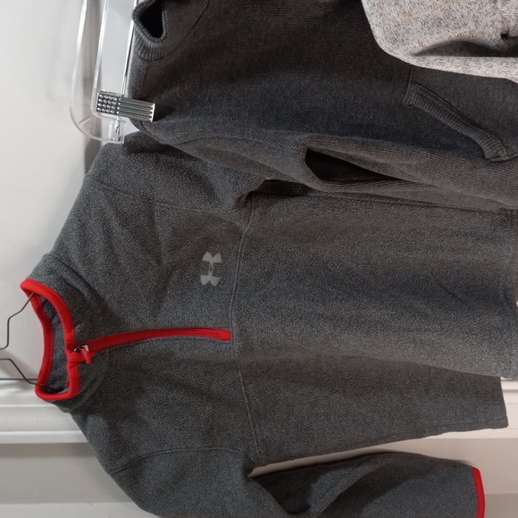 3 Pullovers Boys, Old Navy & Under Armour, Size 6 - Picture 2 of 6